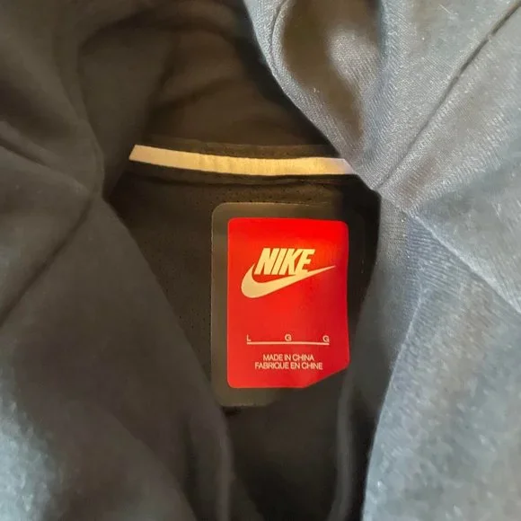 Nike Tech Wear - Picture 3 of 3